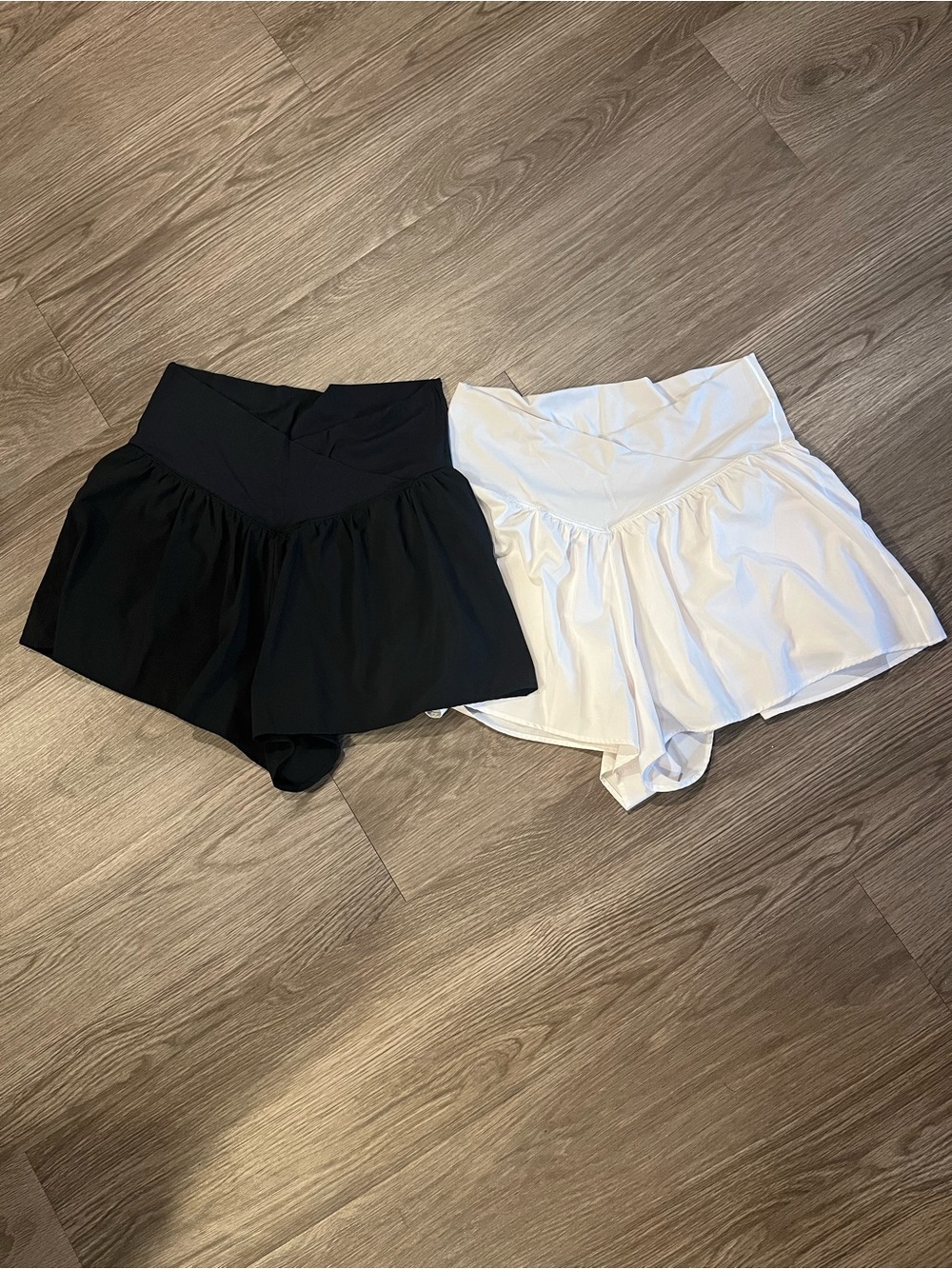 Aerie Real Me Crossover Flowy Shorts — Black and White
